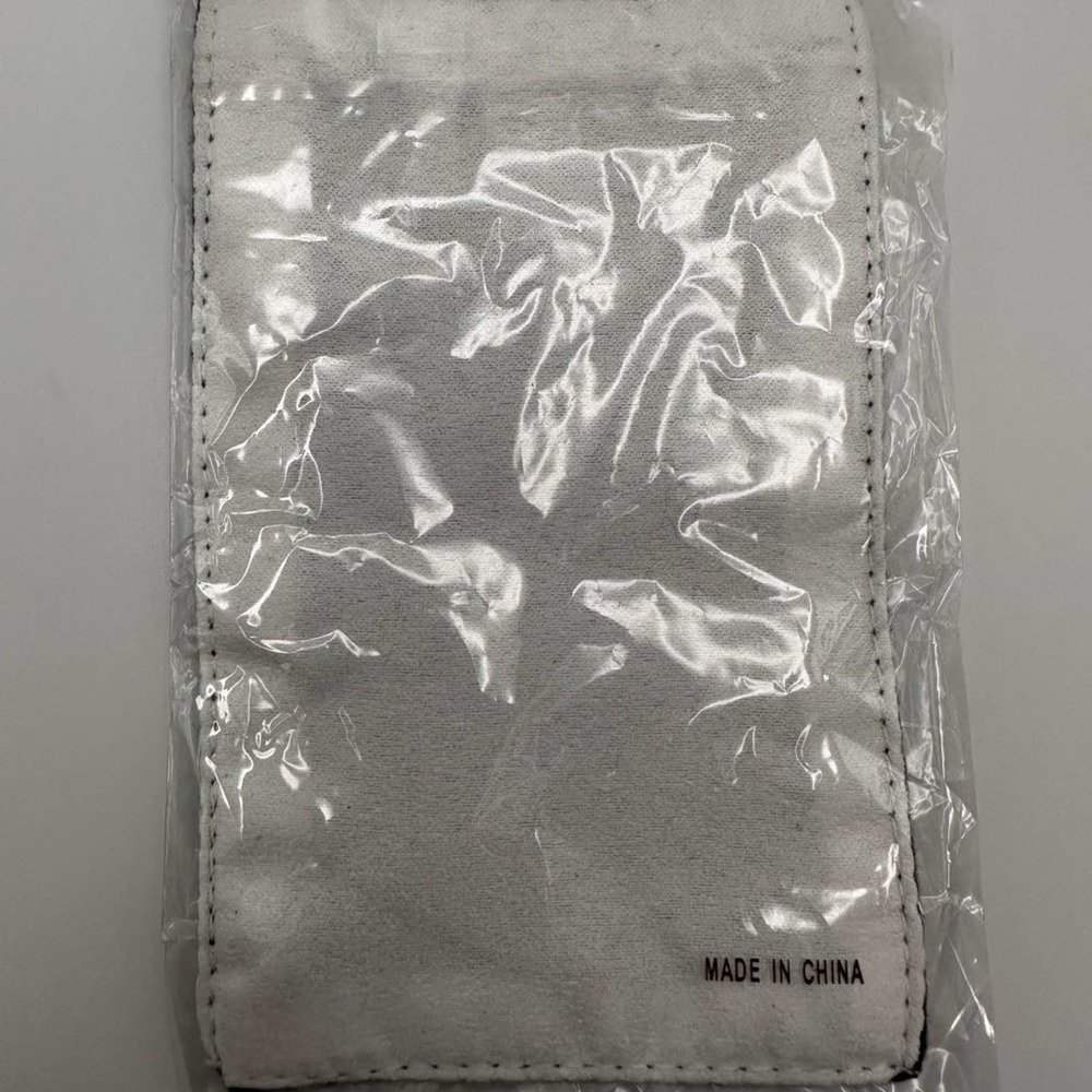New David Yurman Black and White Jewelry Polishing Cloth New in Plastic 6”x 3.5” - Picture 2 of 7